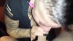 Deutsche Tattoo-Schlampe blaest und schluckt